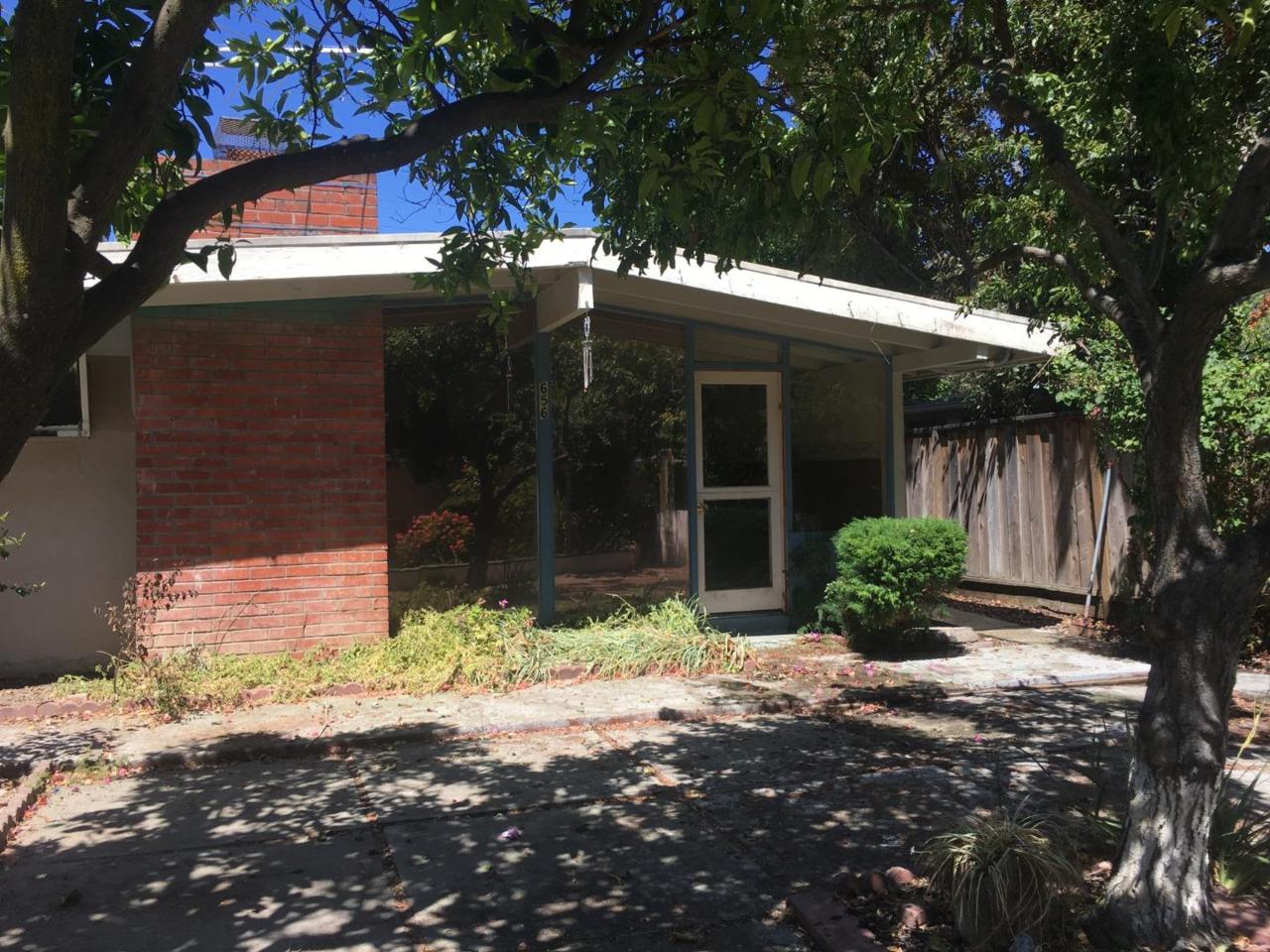 656 Flannery St - Photo 1