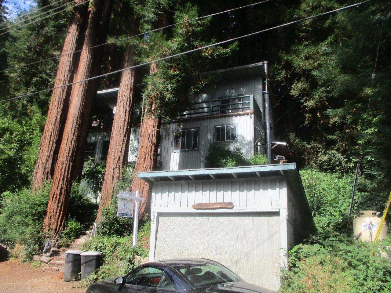 925 Forest Ave - Photo 1