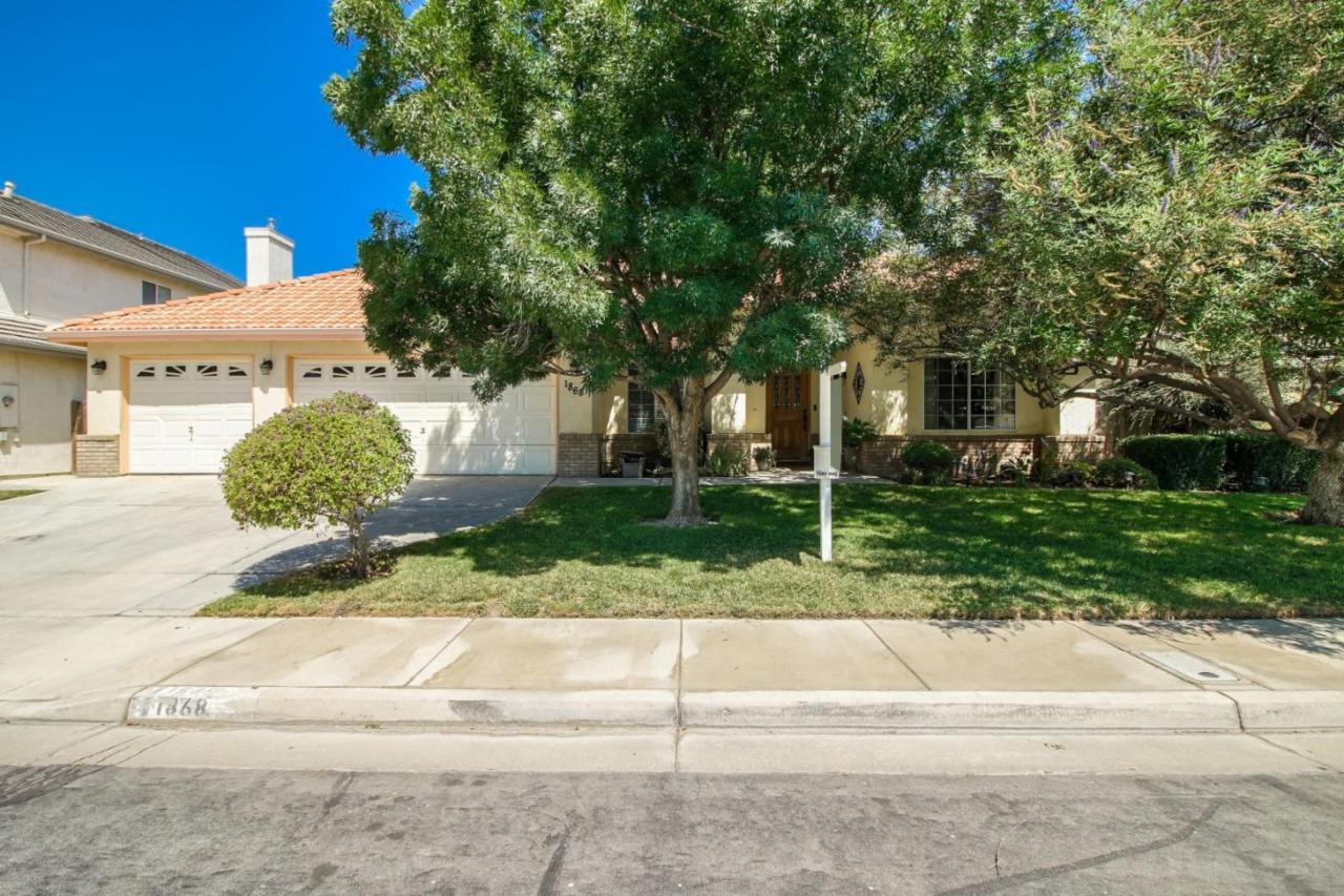 1868 Riverside Way - Photo 1