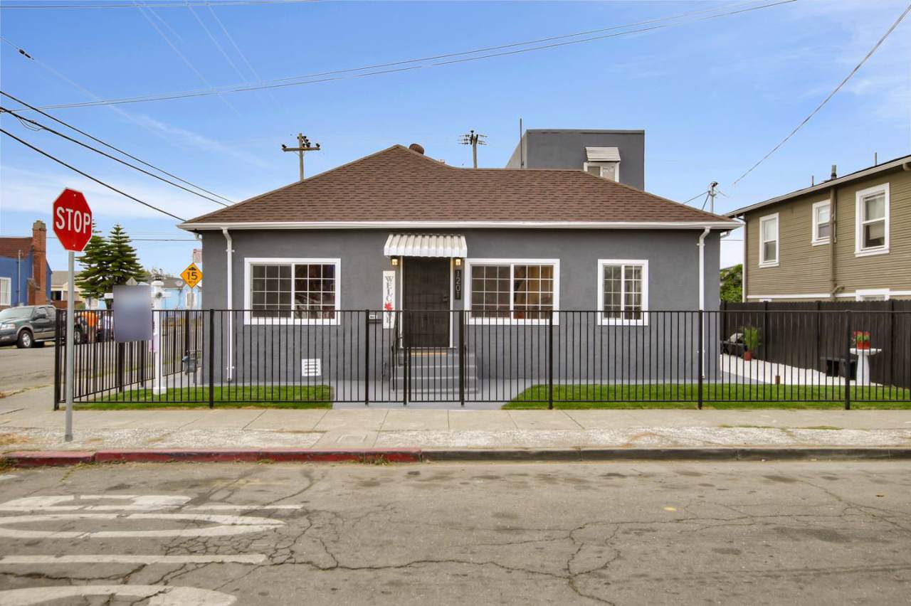 1201 78th Ave - Photo 1