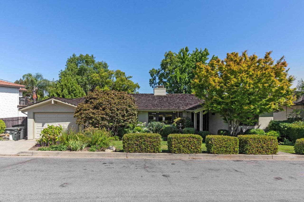 816 Mohican Way - Photo 1
