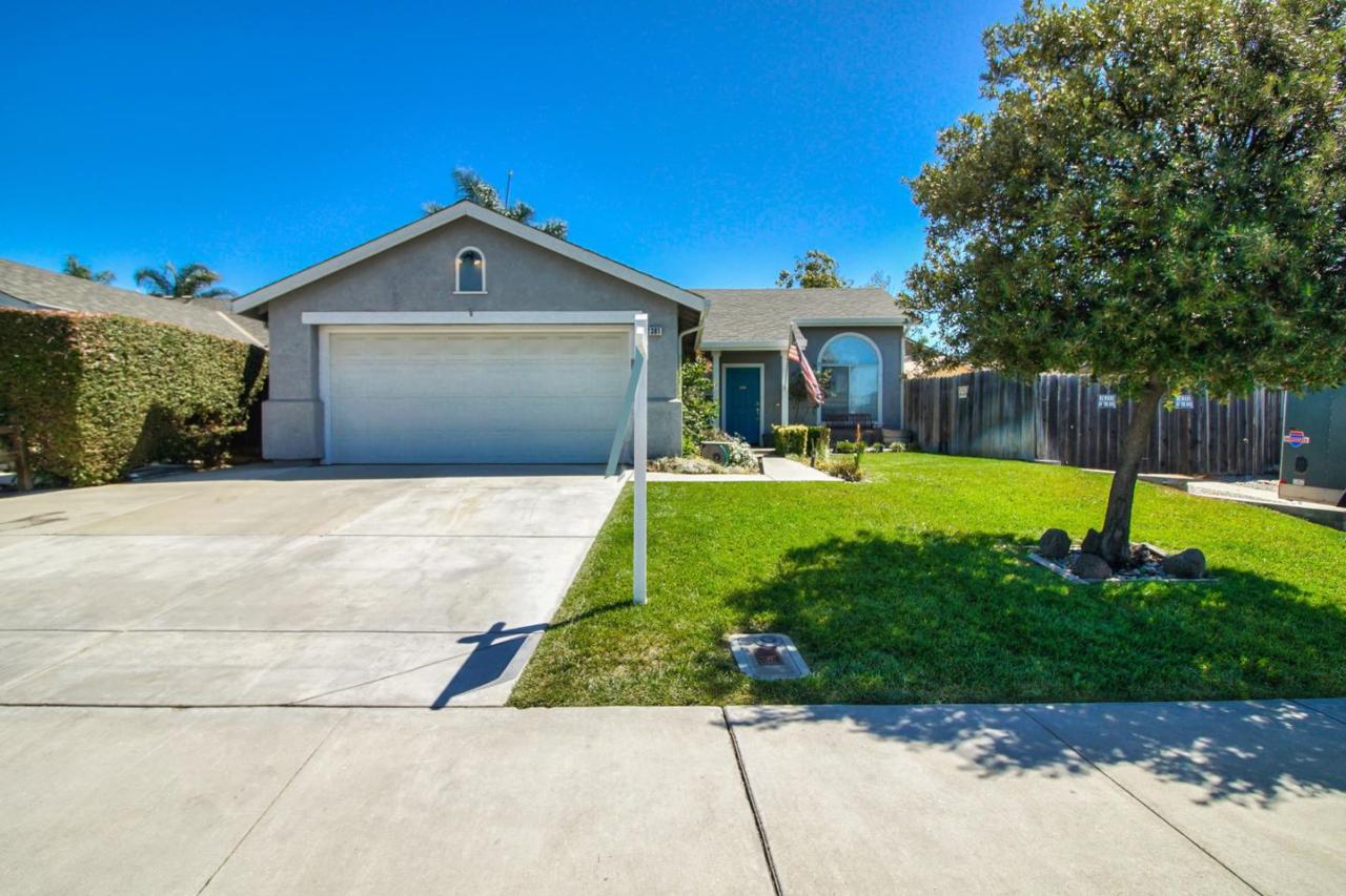 2381 Glenview Dr - Photo 1