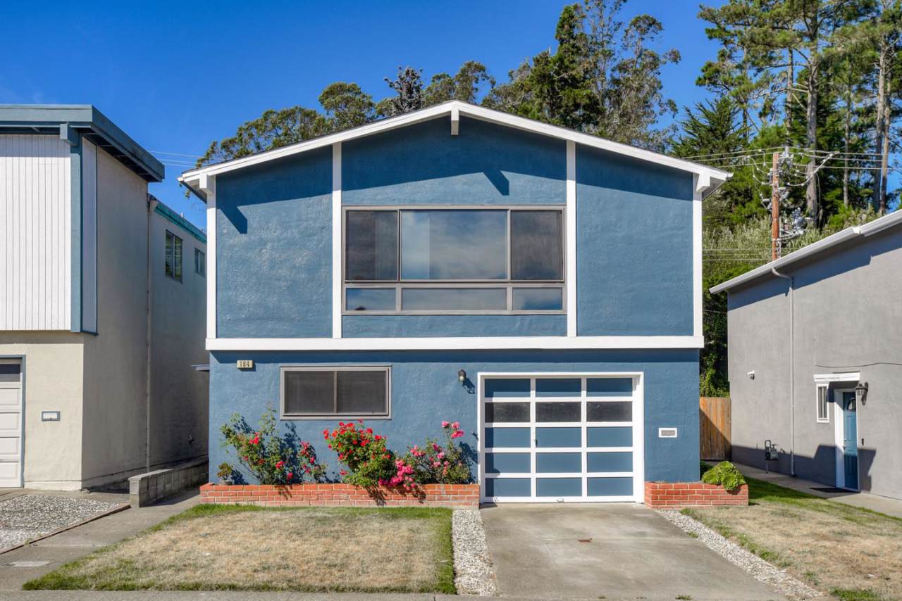 184 Canterbury Ave - Photo 1