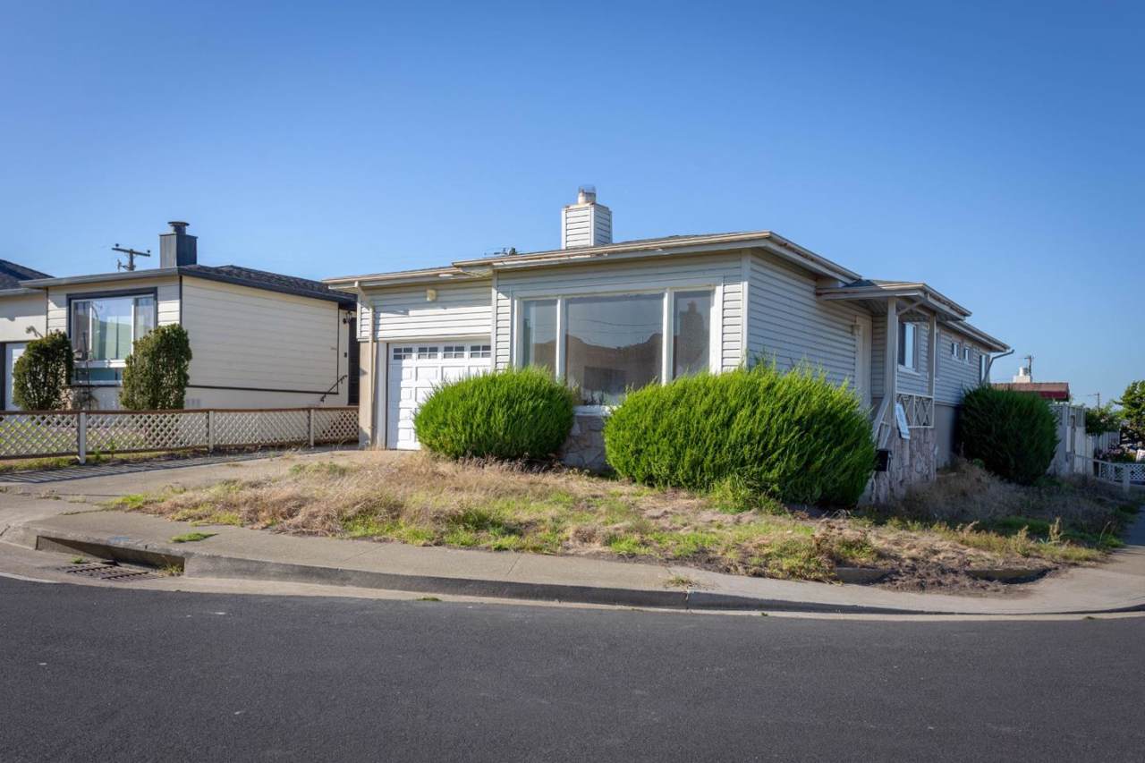 626 Skyline Dr - Photo 1