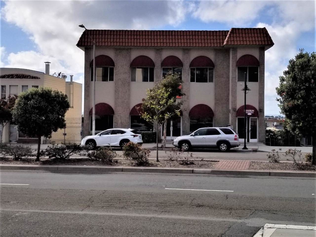 6644 Mission St - Photo 1