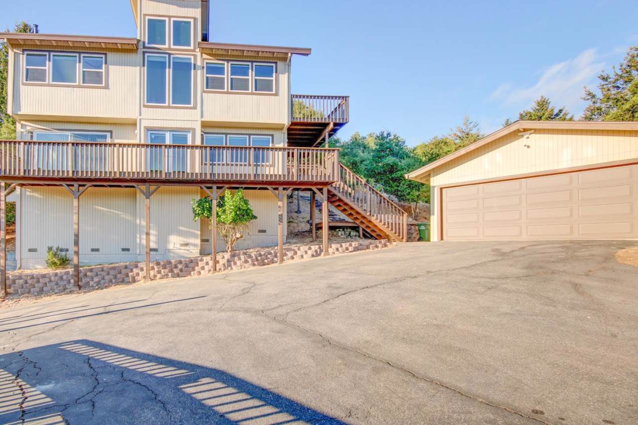 11000 Lake Blvd - Photo 1