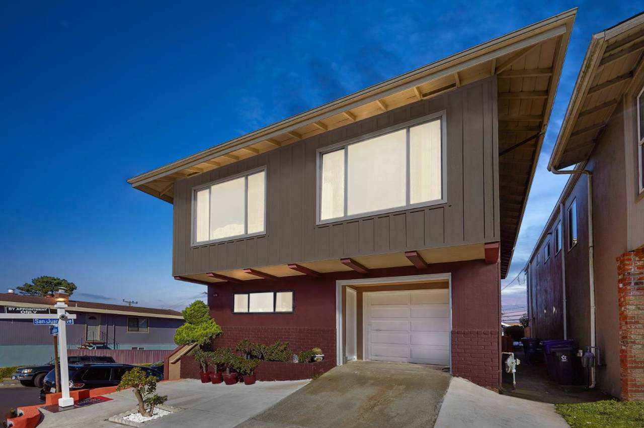 427 Lakeshire Dr - Photo 1