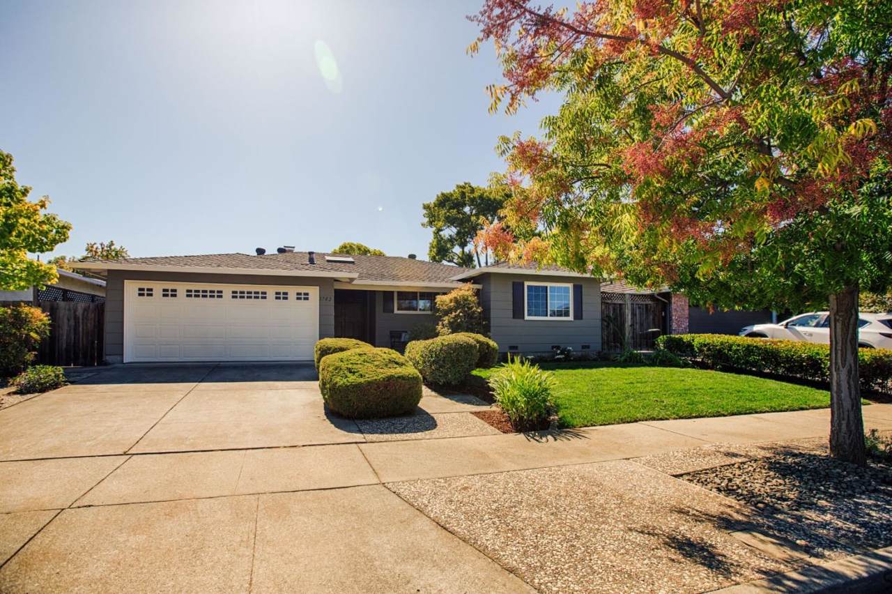 1702 Lobelia Ln - Photo 1