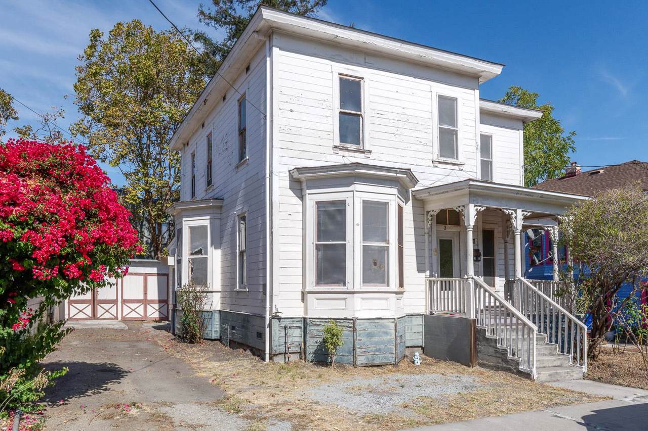 440 Locust St - Photo 1