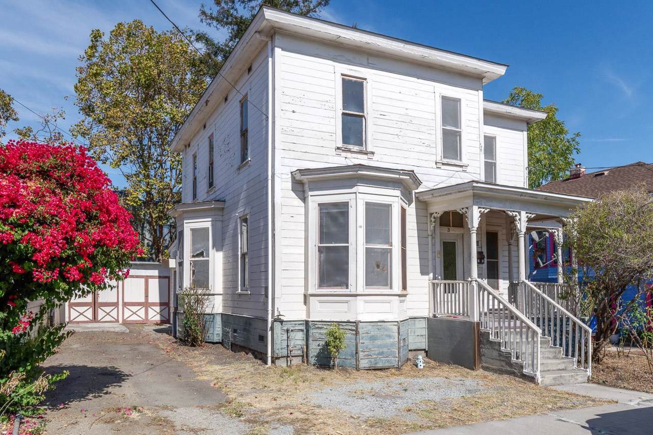 440 Locust St - Photo 1