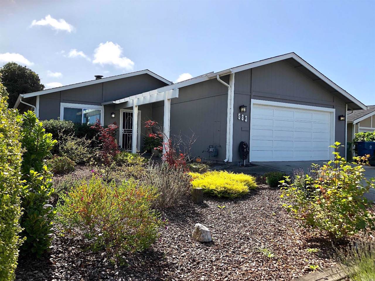 583 Terrace Ave - Photo 1