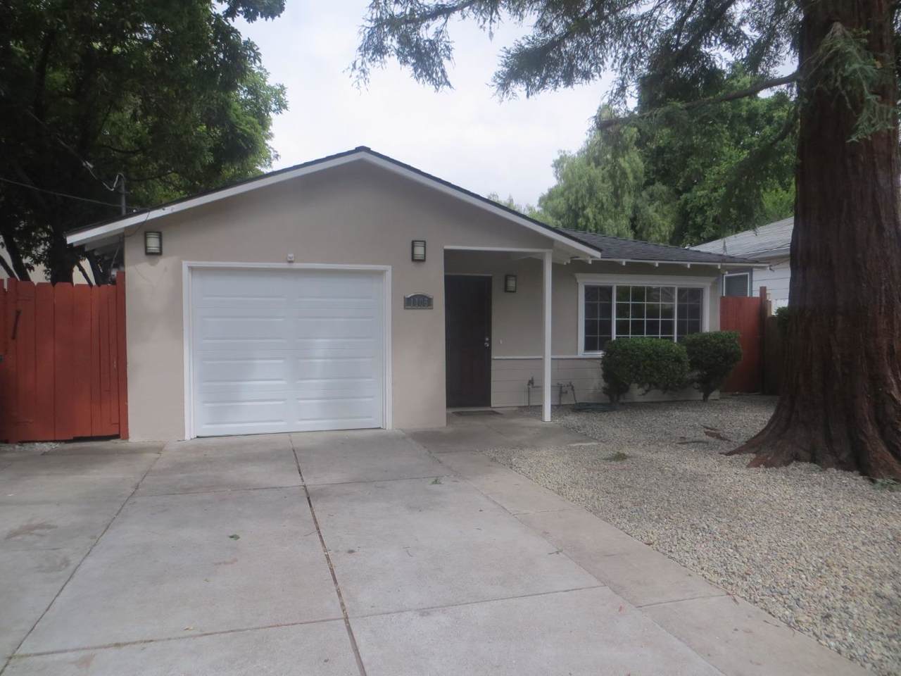 1105 Almanor Ave - Photo 1