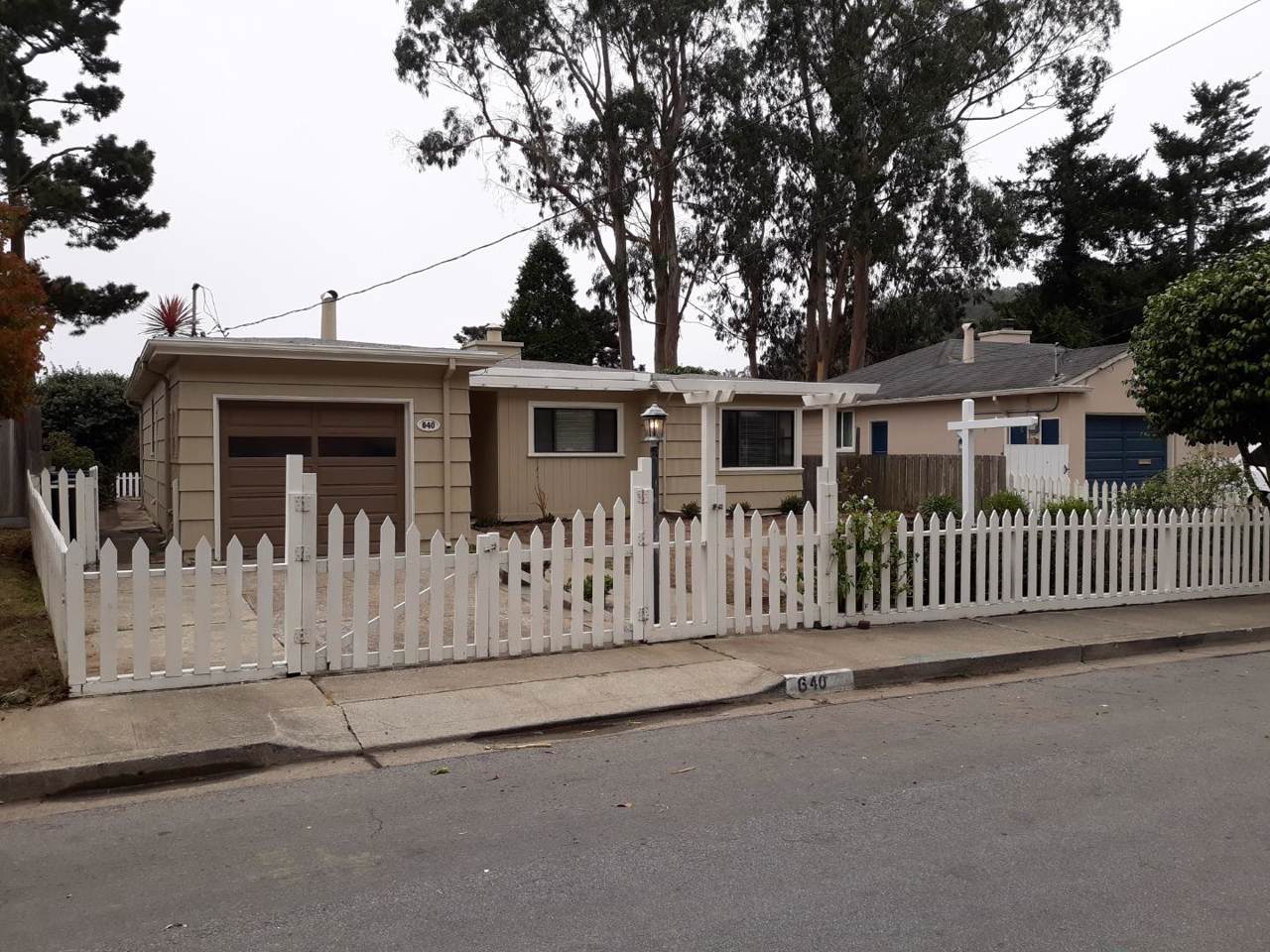 640 Larchmont Dr - Photo 1