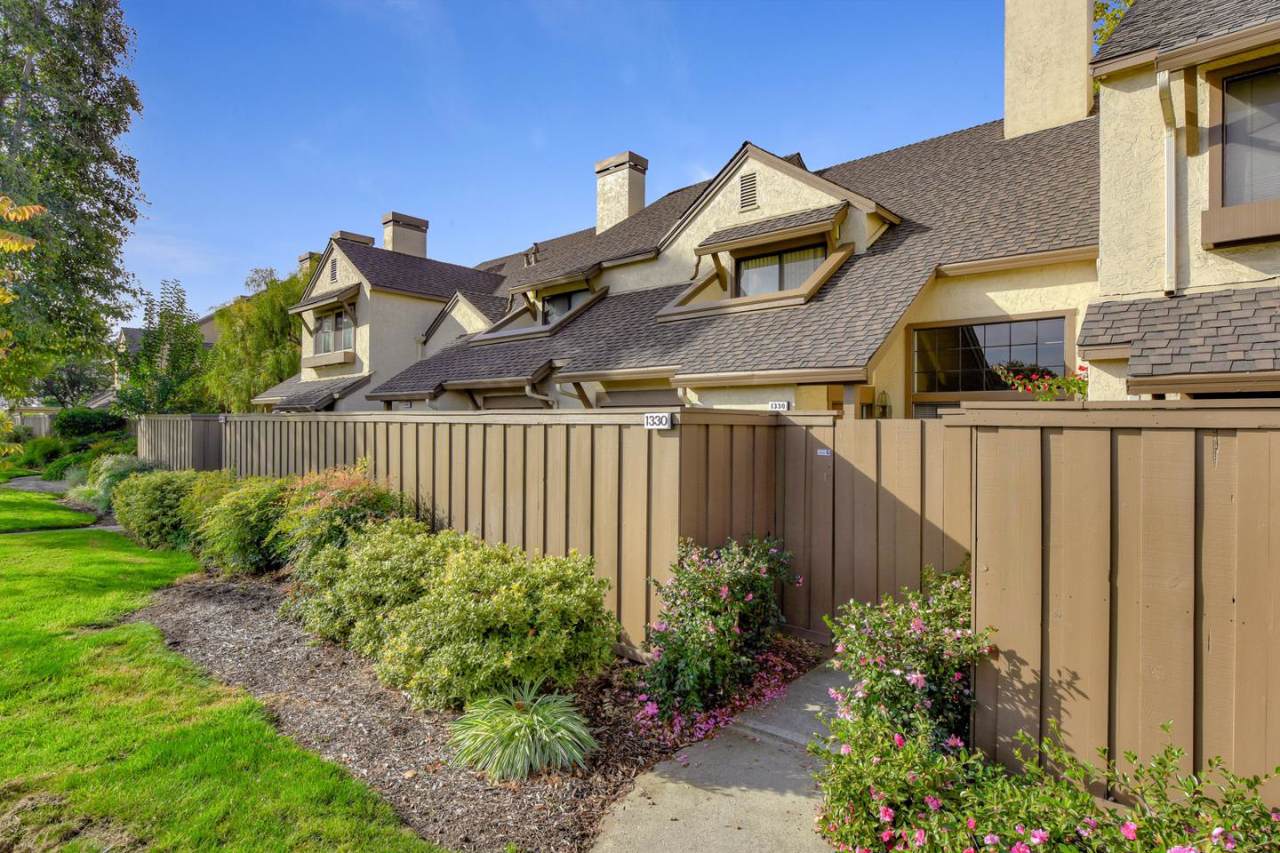 1330 Greenwich Ct - Photo 1