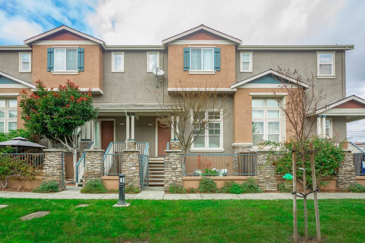 3526 Altamira Ter - Photo 1