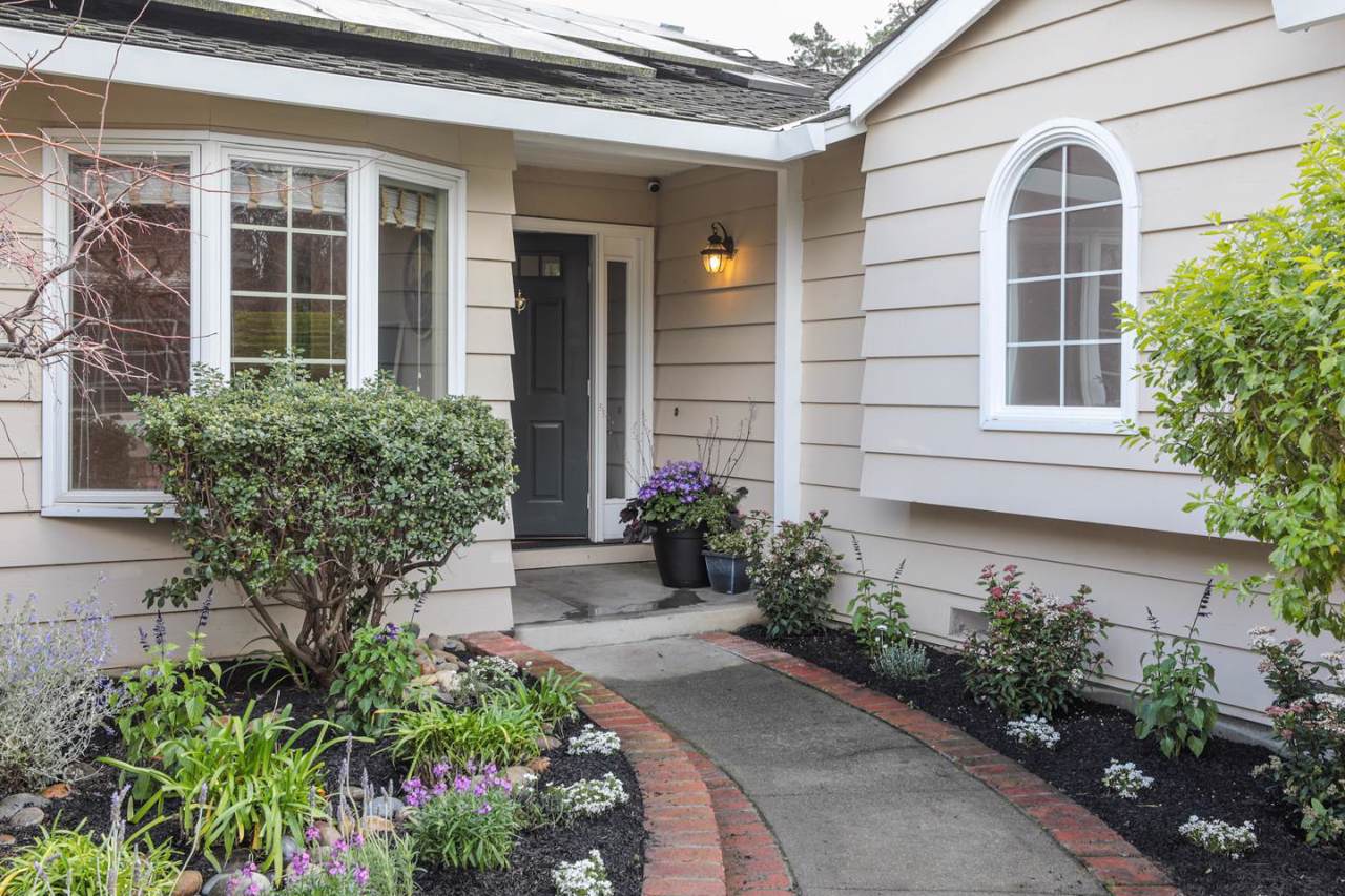 1927 Colleen Dr - Photo 1