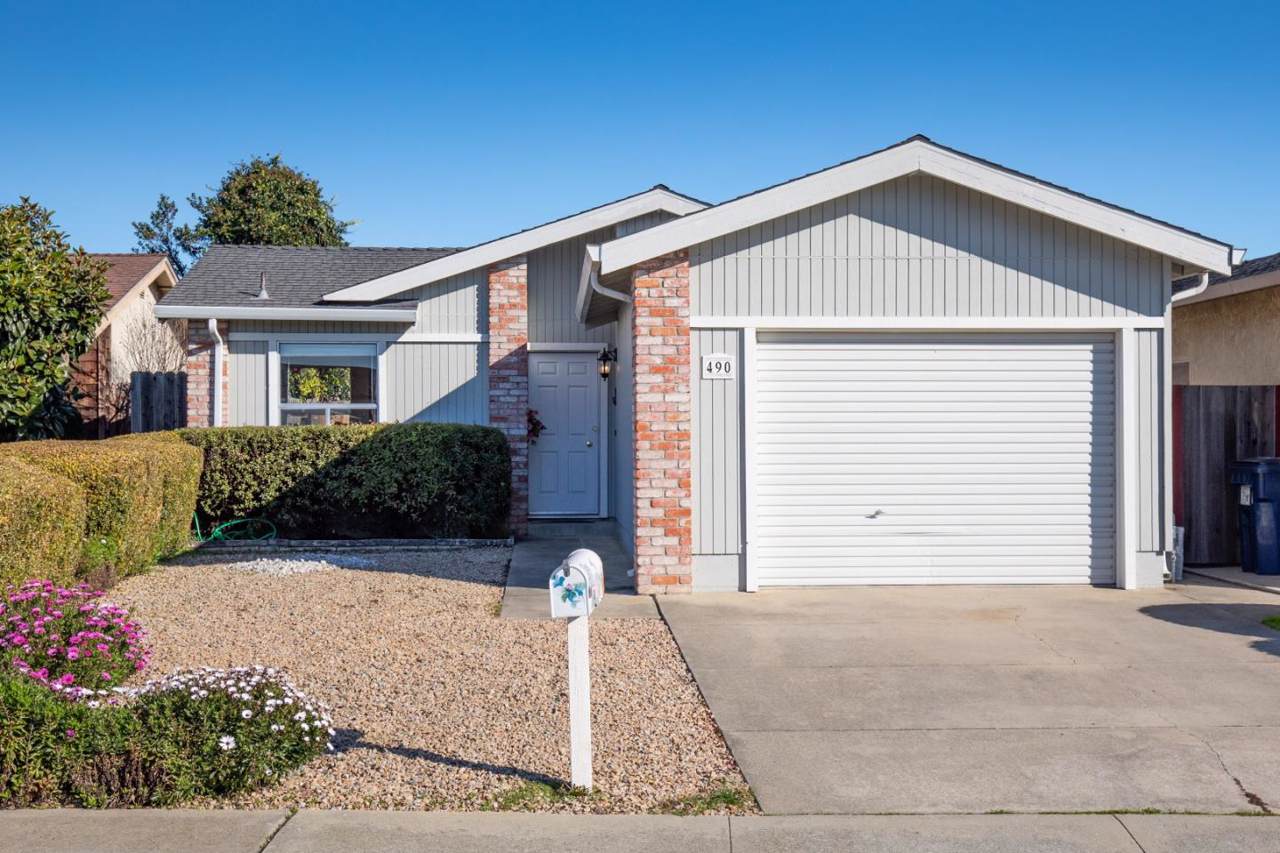 490 Cloudview Dr - Photo 1