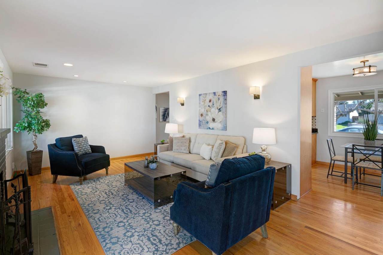 1011 Mango Ave - Photo 1