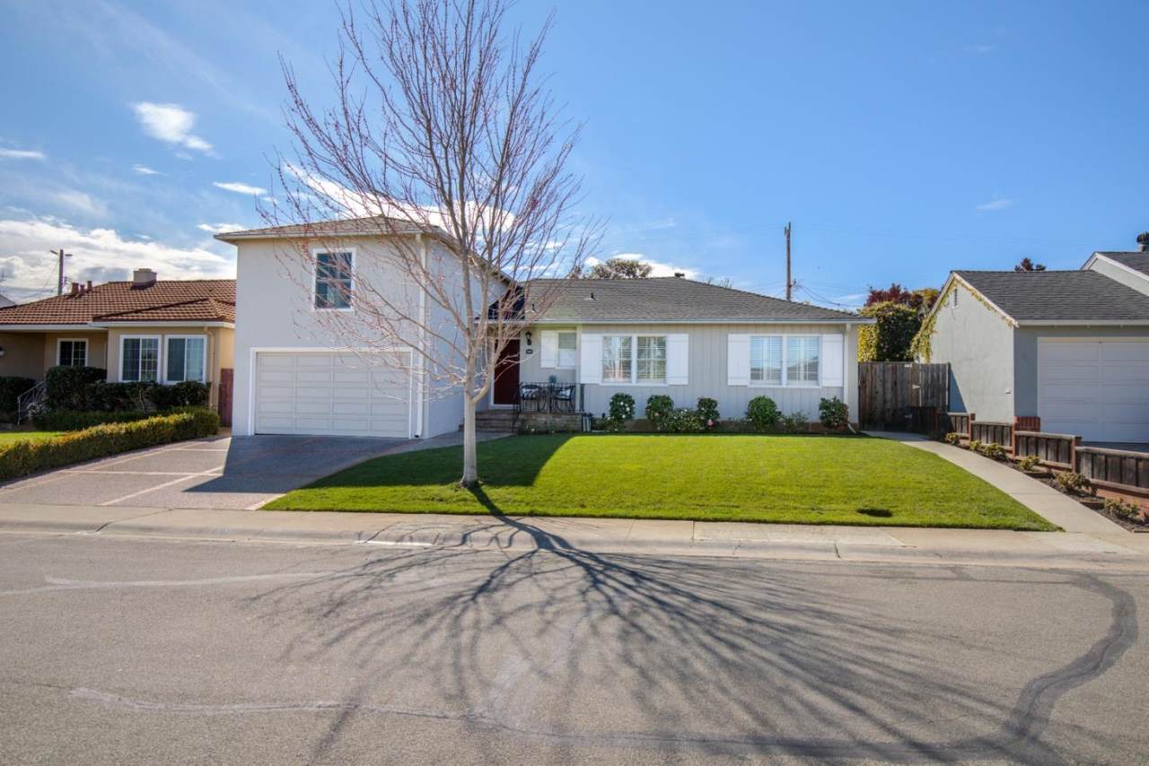 1613 Lassen Way - Photo 1
