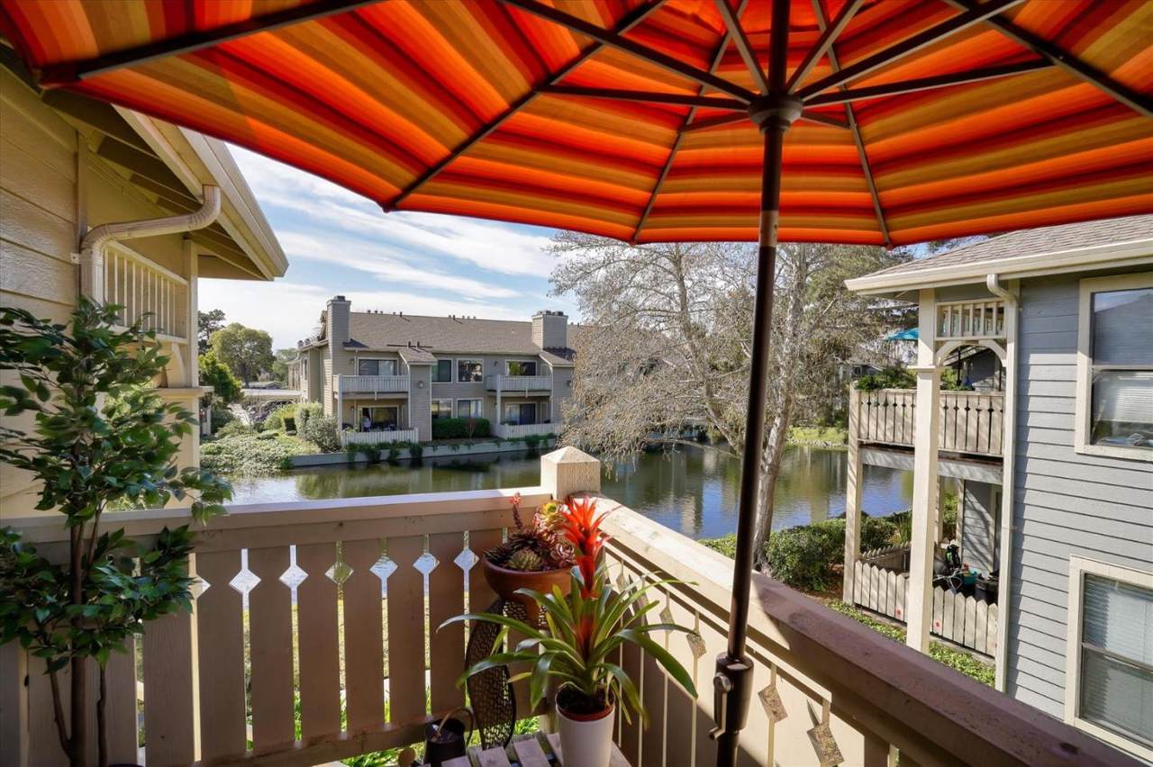 120 Lakeshore Ct - Photo 1