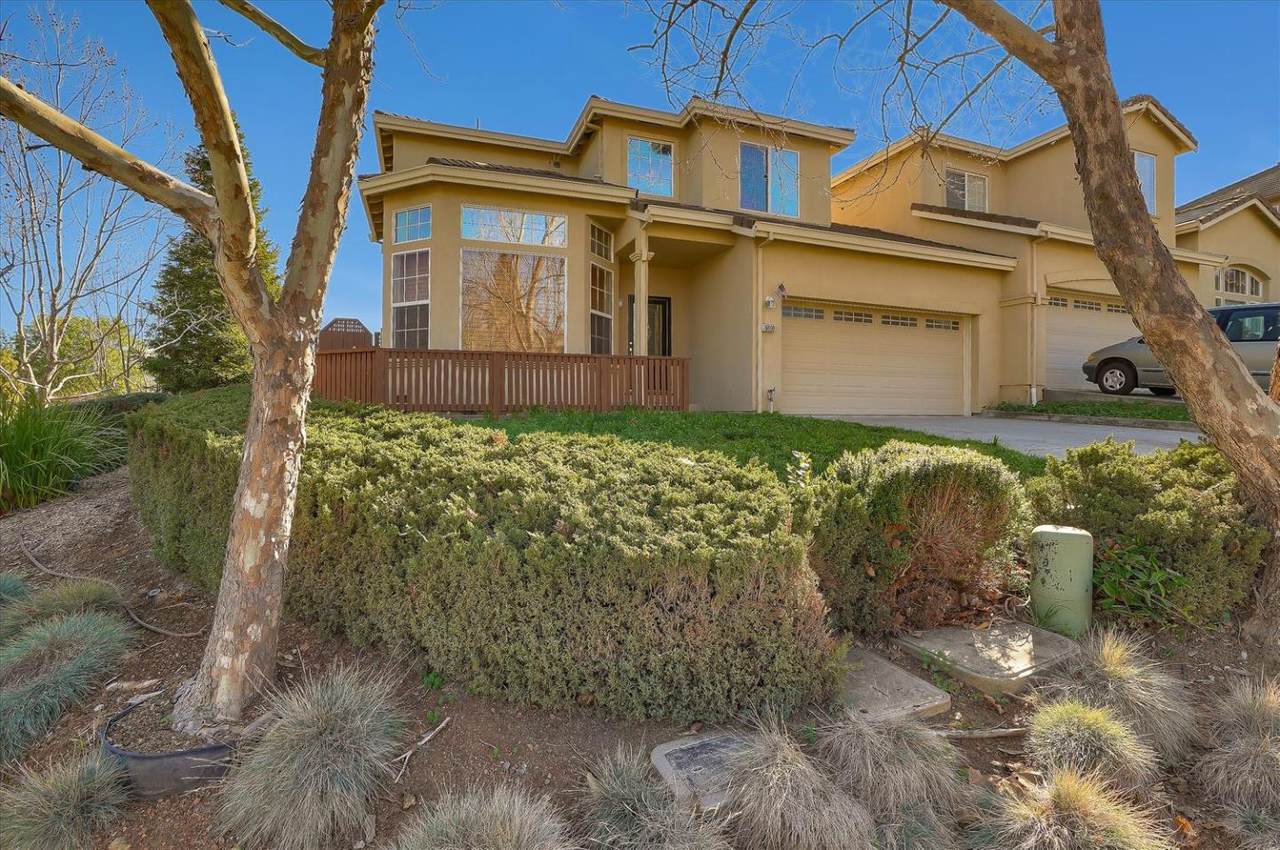 16690 Eagle Island Ct - Photo 1