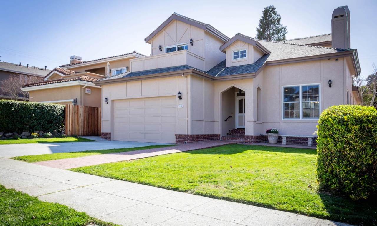 1209 Drake Ave - Photo 1