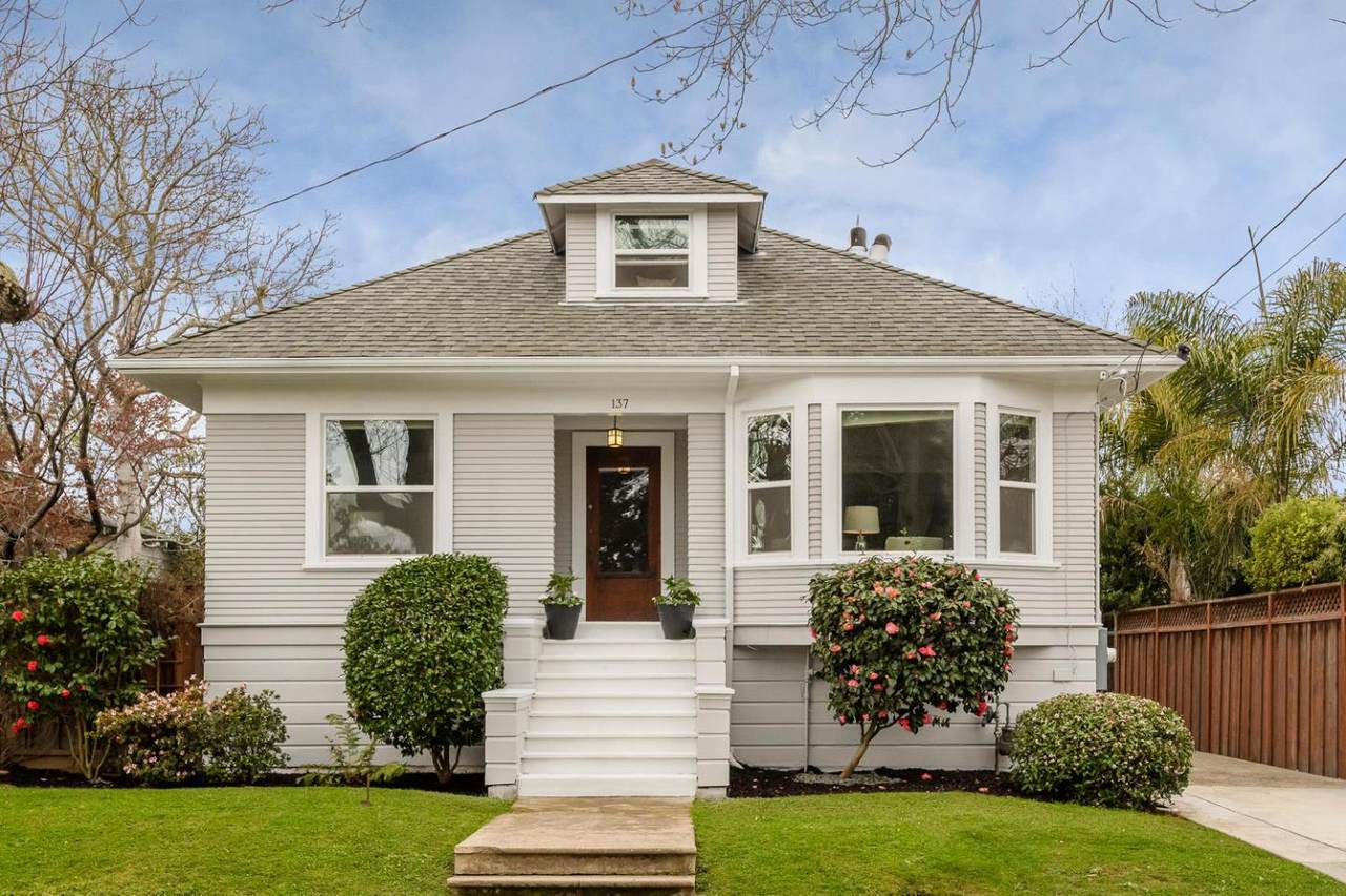 137 Stanley Rd - Photo 1