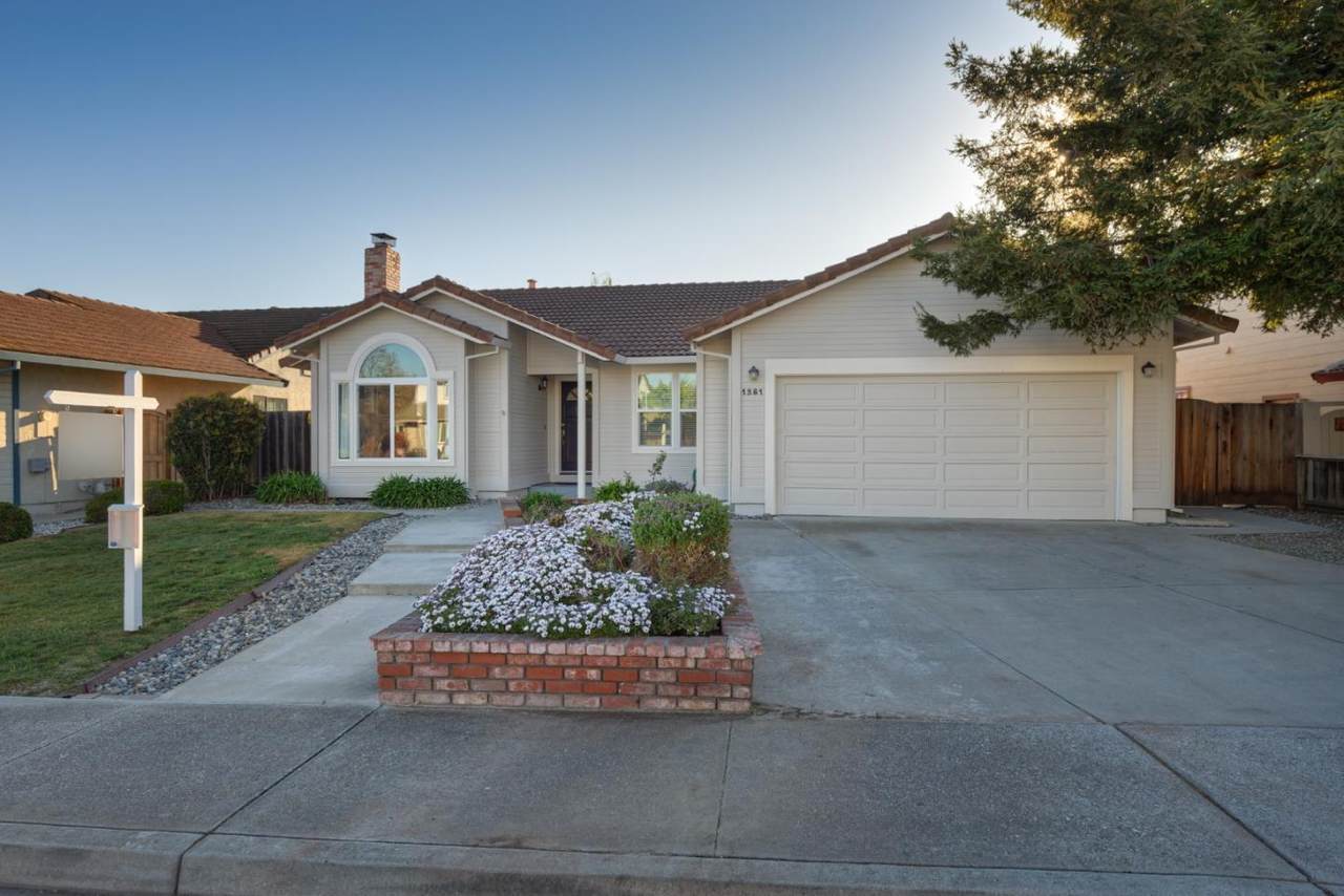 1381 Versailles Dr - Photo 1