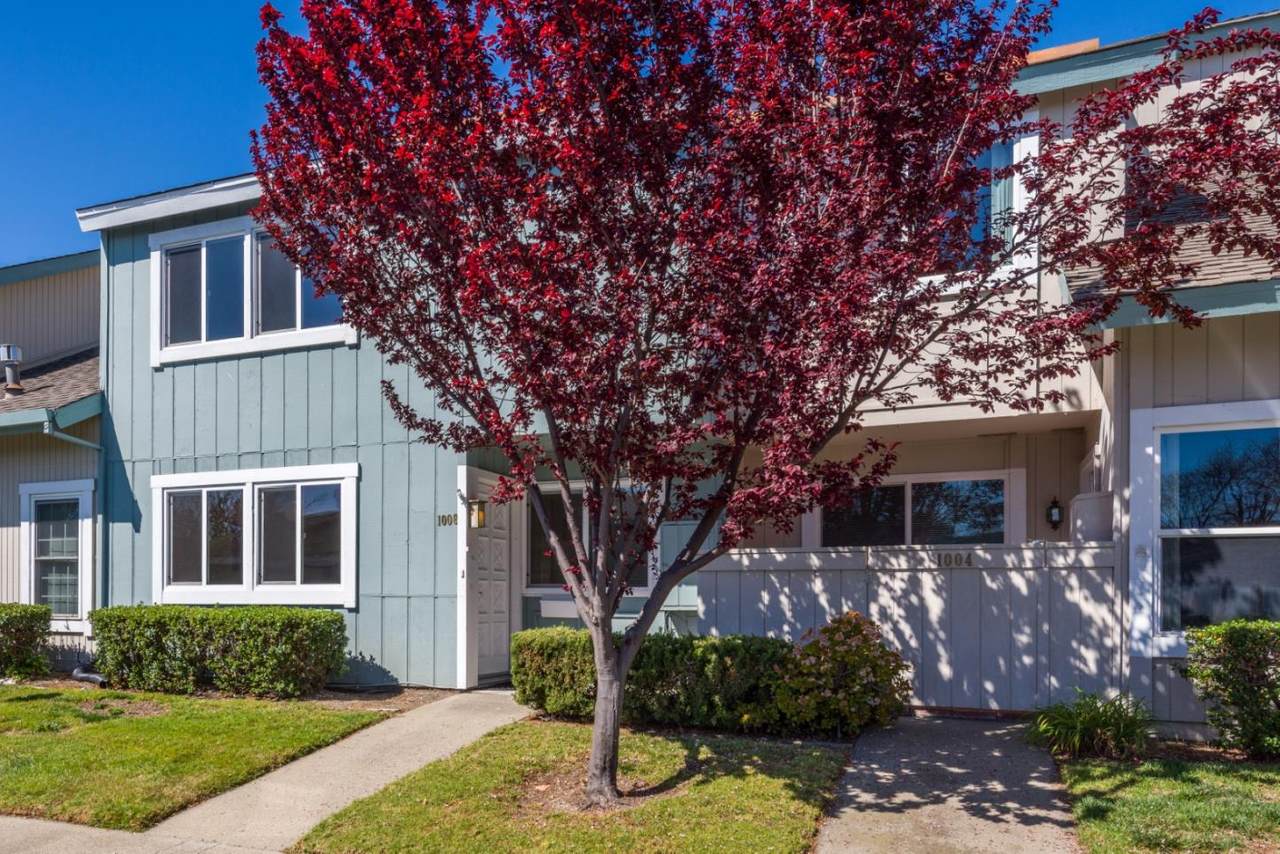 1006 Lark Ln - Photo 1