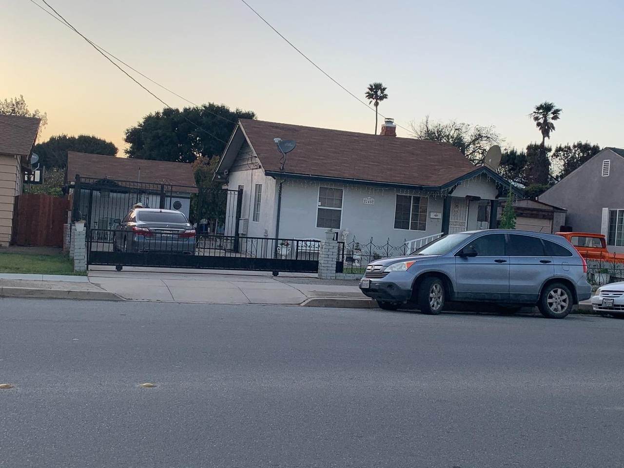 245 Oak St - Photo 1