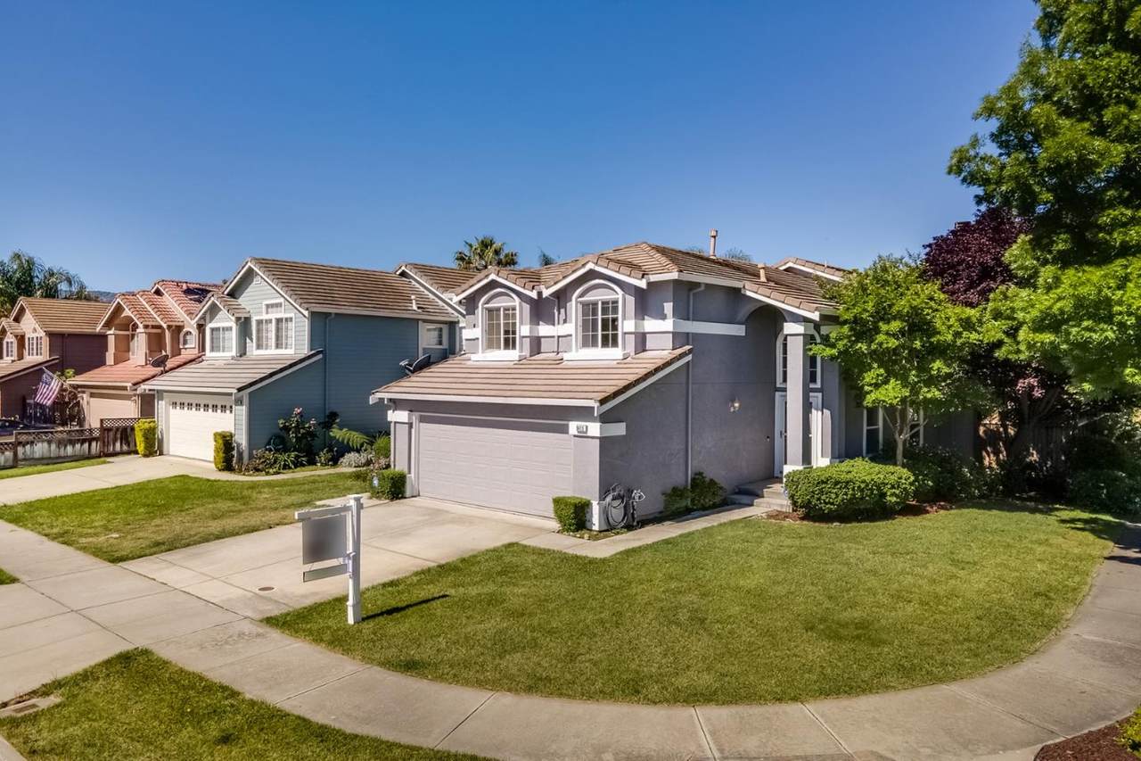 9415 Lariat Dr - Photo 1