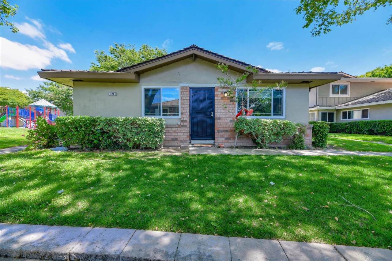 878 Gilchrist Wkwy 1 - Photo 1