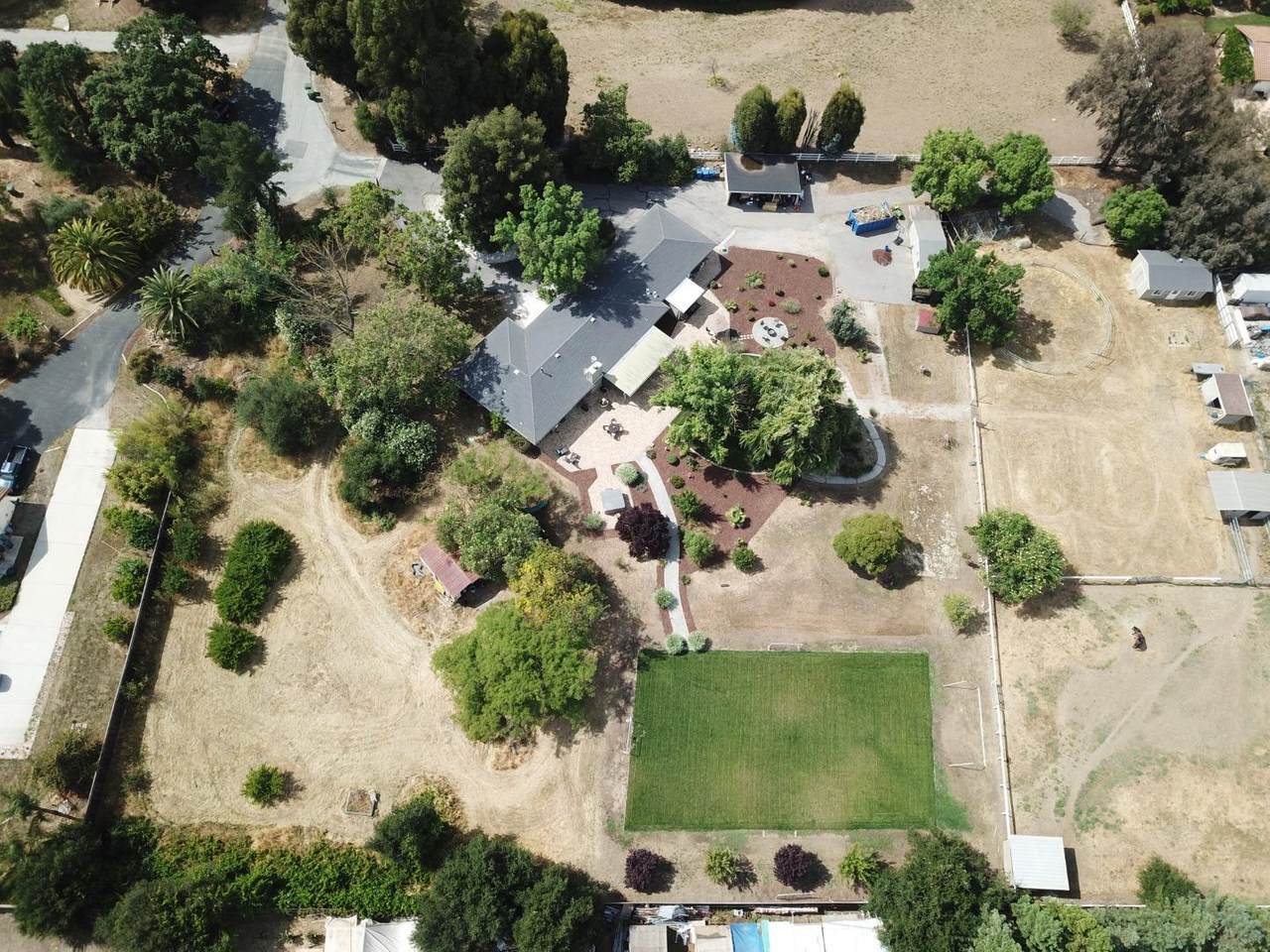 2420 Scarlet Rd - Photo 1
