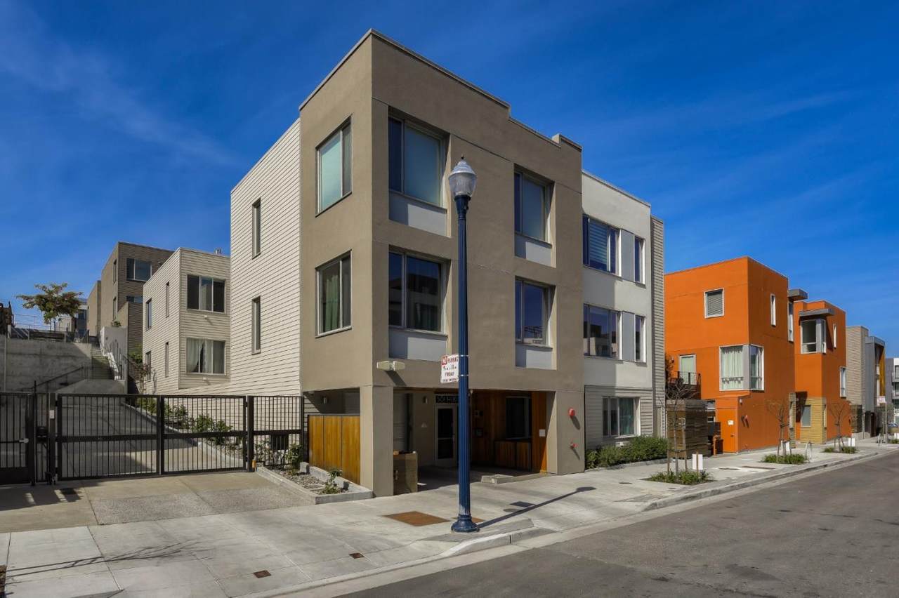 501 Hudson Ave 302 - Photo 1