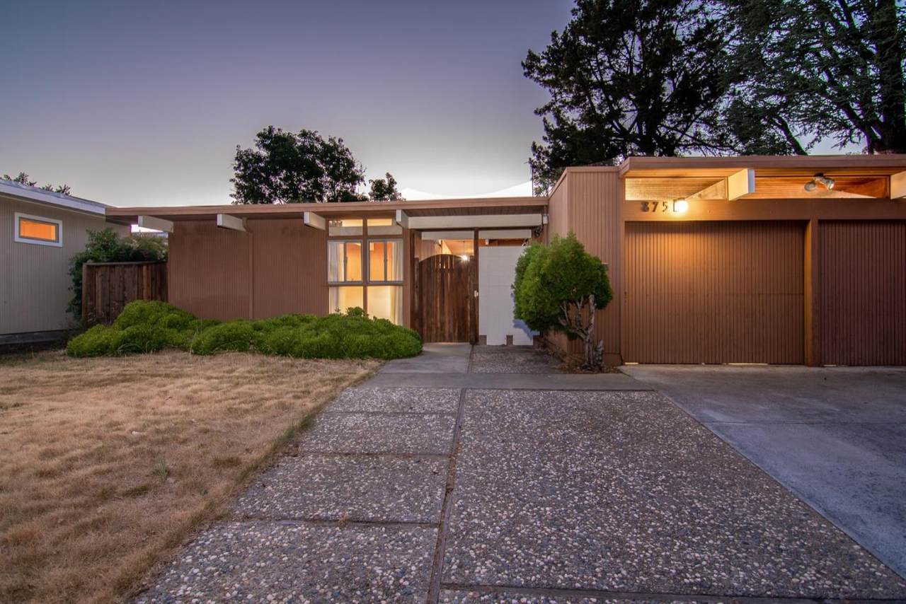 875 Richardson Ct - Photo 1