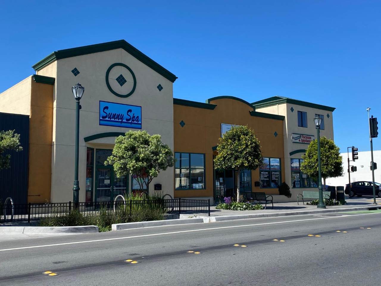 704 Broadway Ave - Photo 1
