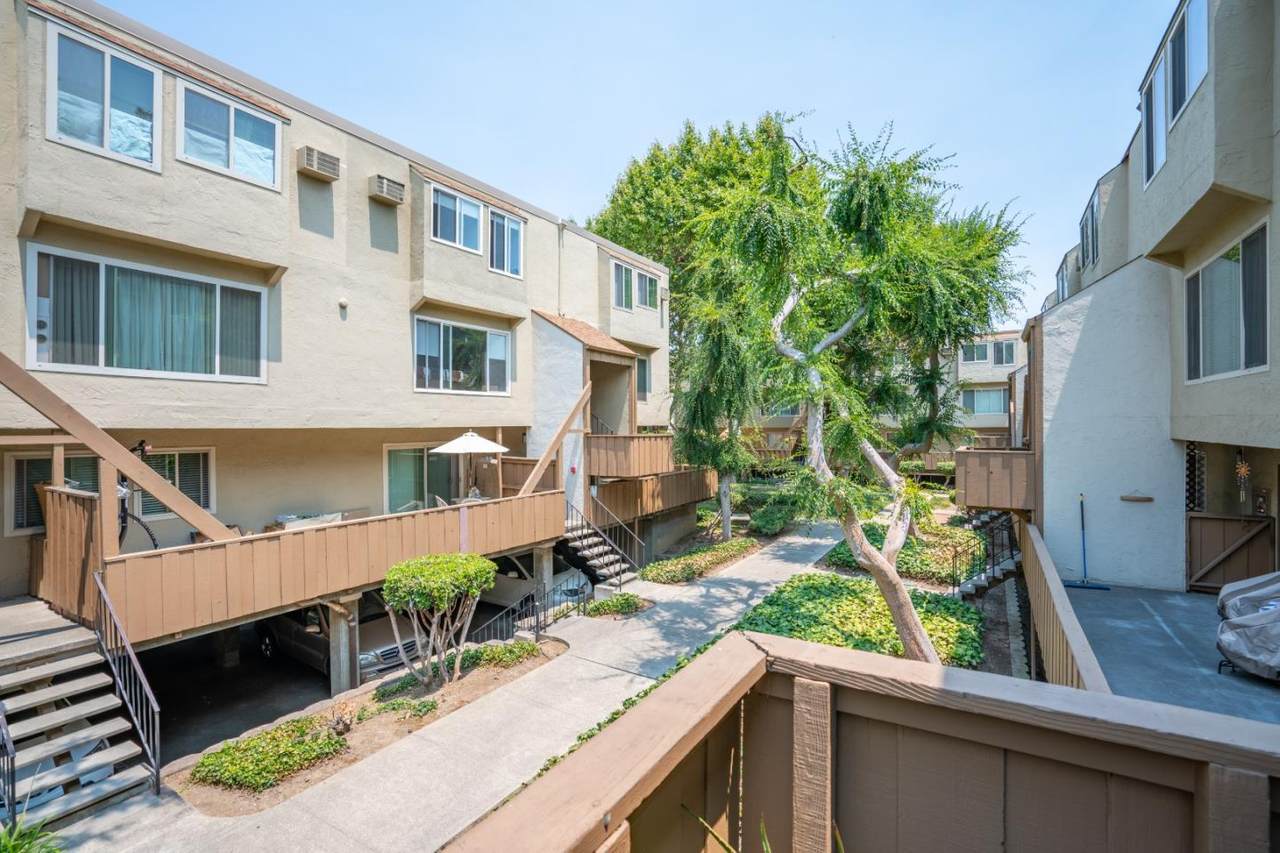 490 Auburn Way 8 - Photo 1