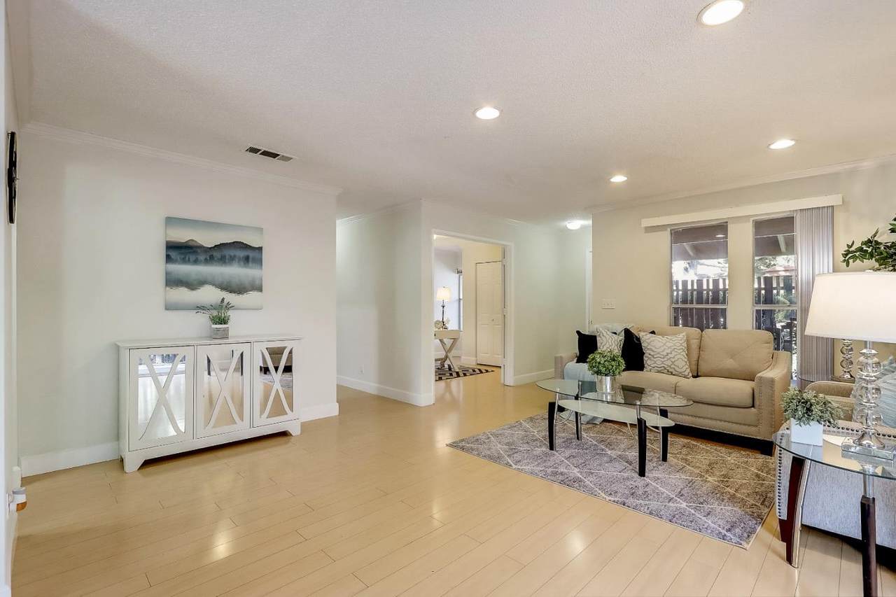 215 Red Oak Dr B - Photo 1