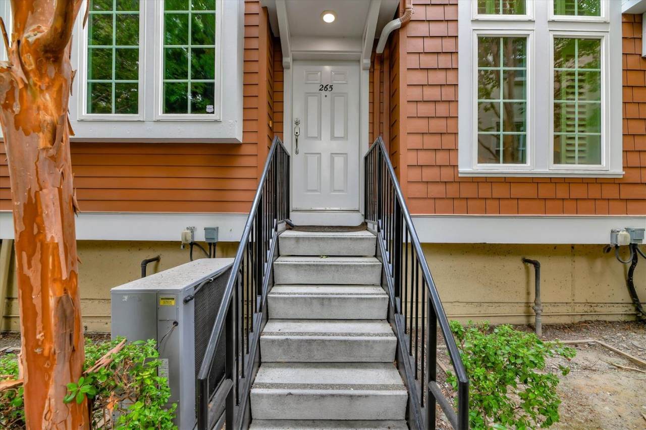 265 Kentdale Pl - Photo 1