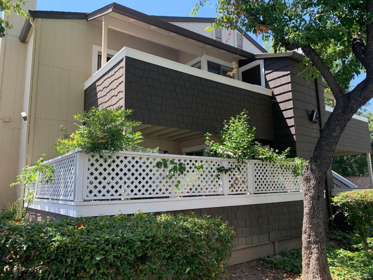 1061 Tekman Dr - Photo 1