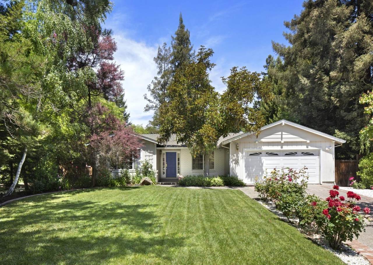 1077 Vernier Pl - Photo 1
