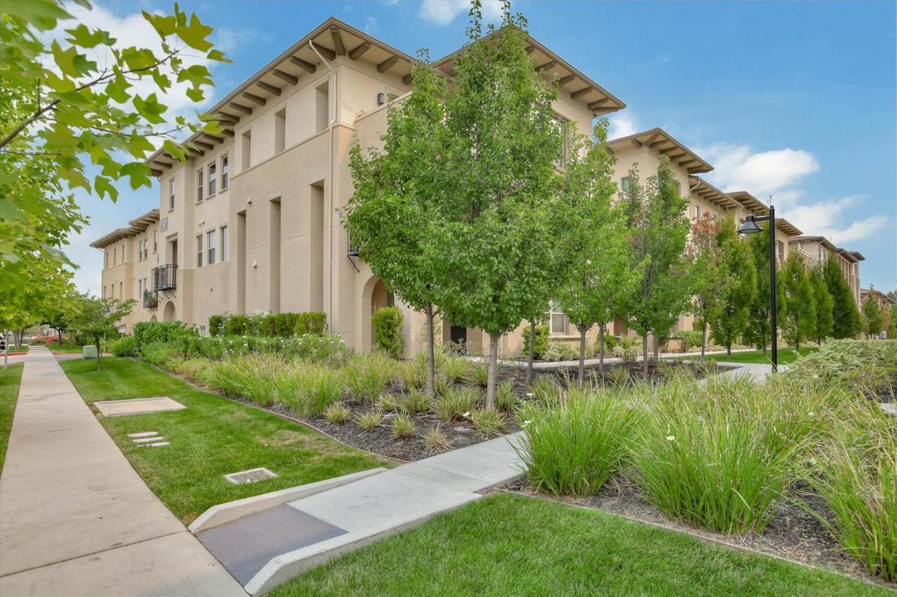 1052 Bigleaf Pl 102 - Photo 1