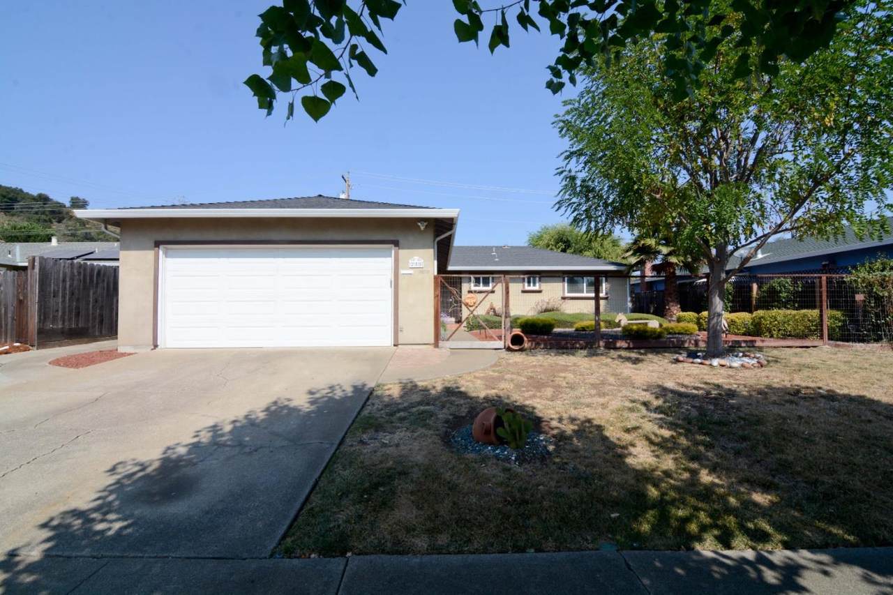 255 Longview Dr - Photo 1