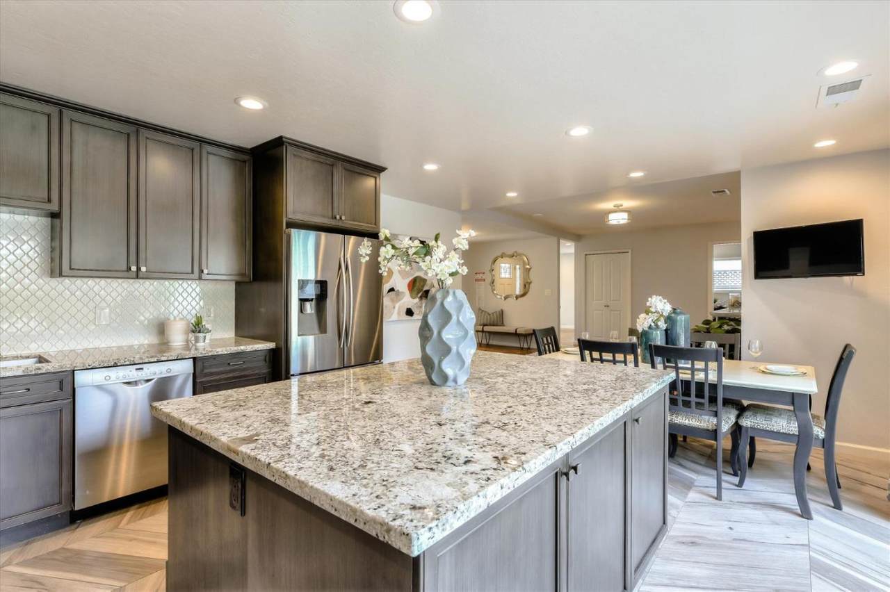 2586 Briarwood Dr - Photo 1