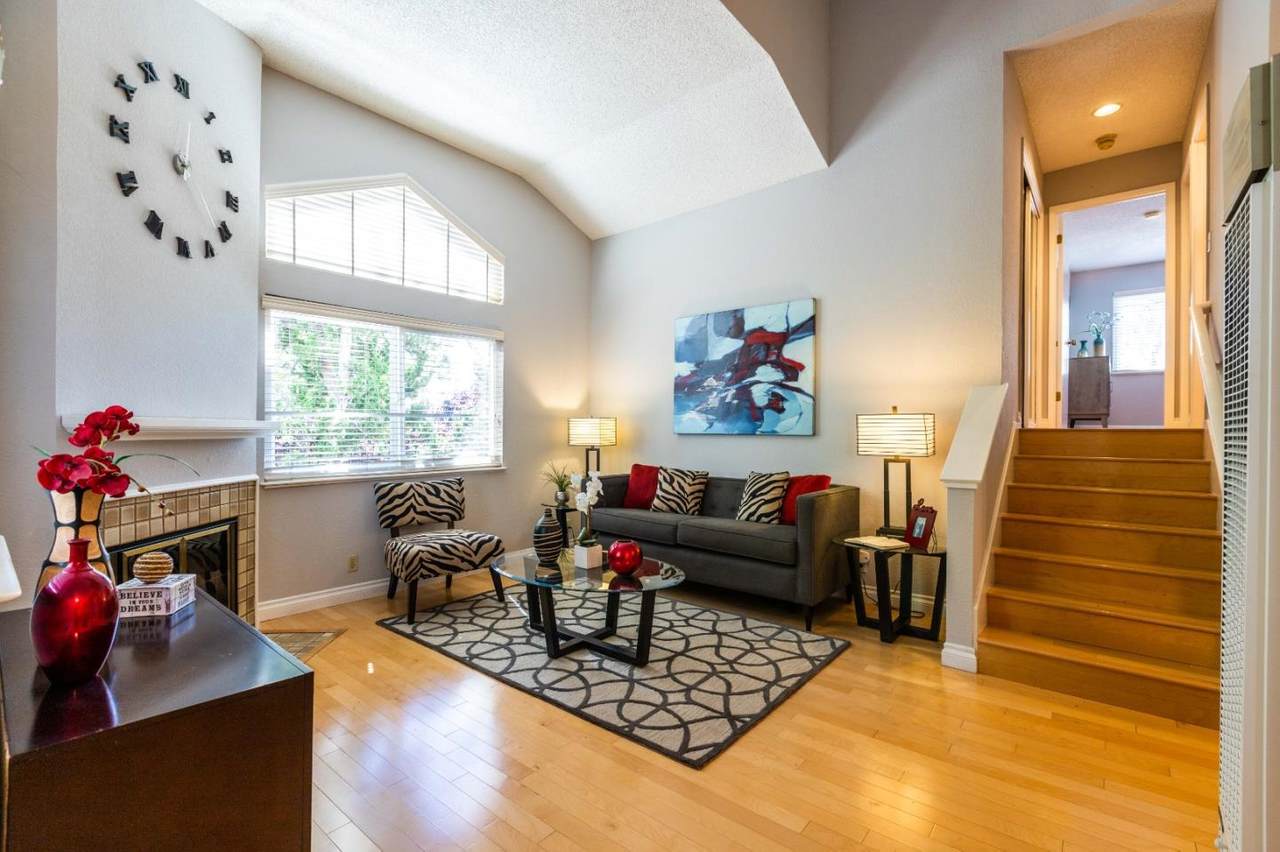 698 Blackford Ct - Photo 1