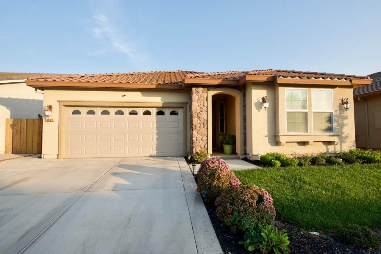 9962 Pyramid Way - Photo 1