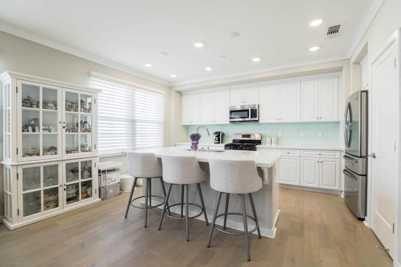 1068 Bigleaf Pl 302 - Photo 1