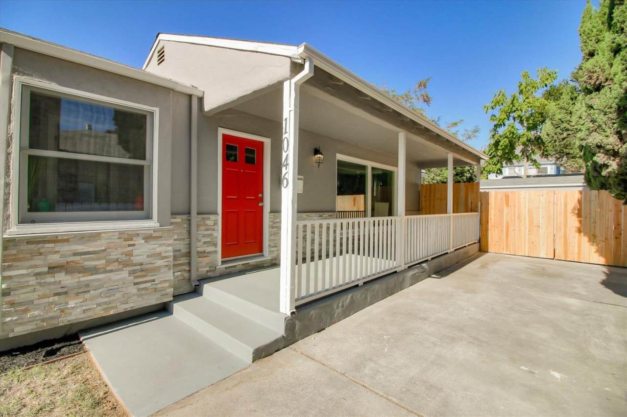 1046 Mastic St - Photo 1