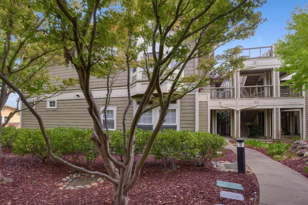 112 Crescent Ct - Photo 1