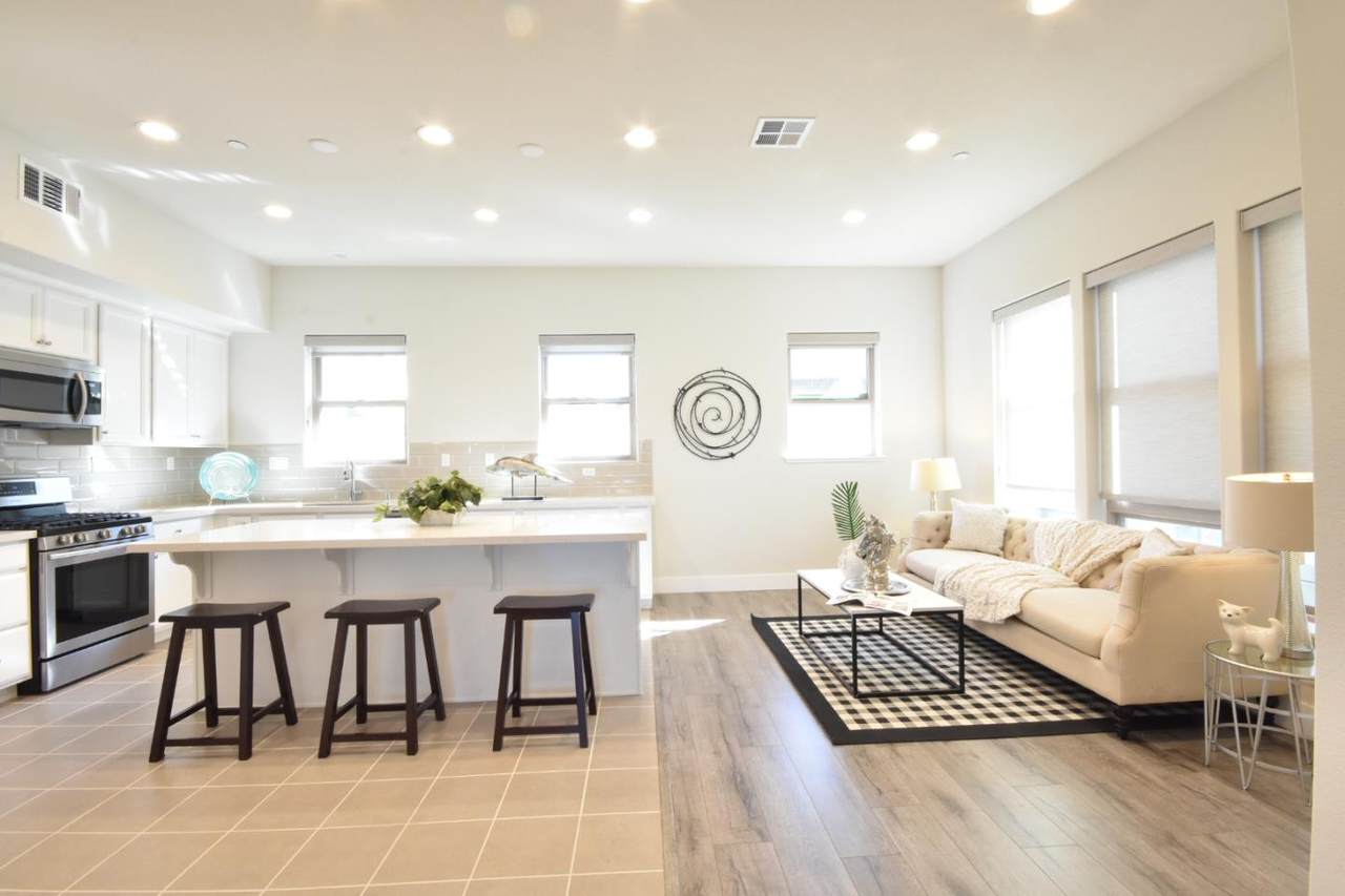1719 Hazelnut Ln - Photo 1